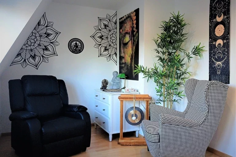 Praxis mit Behandlungssessel